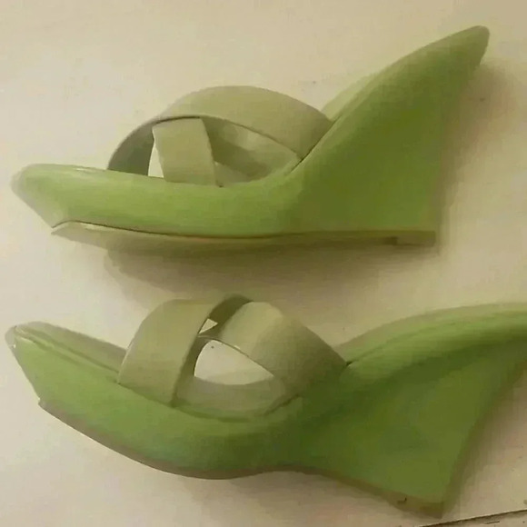 Women's RSVP shoes   - Picture 6 of 7